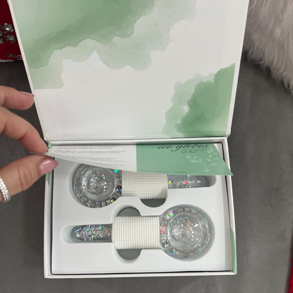 Facial ice globes